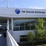 Der Ted Stevens Anchorage International Airport ist ein wichtiger Frachtknotenpunkt. Im Jahr 2020 war er der drittgrößte Flughafen der Vereinigten Staaten und der viertgrößte Flughafen der Welt nach Frachtverkehr. Frachtflugzeuge zwischen China oder Japan und den USA ziehen es vor, weniger Treibstoff und mehr Fracht und Auftanken unterwegs zu haben.