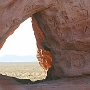 Azut Arch<br />Der Name soll eine Mischung aus Arizona und Utah sein, weil er in der Nähe der Grenze der beiden Staaten zu sehen ist. Da "in der Nähe" aber ca. 5 Meilen sind, wäre der Arch auf der nächsten Seite eher für diesen Namen geeignet.