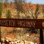 Der Lasseter Highway ist eine Fernverkehrsstraße im Süden des australischen Northern Territory. Als Teil des Red Centre Way ist er 288 km lang, durchgehend asphaltiert, verläuft in Ostwest-Richtung und verbindet den Stuart Highway mit dem Uluṟu-Kata-Tjuṯa-Nationalpark. Da er die am besten ausgebaute Zufahrt zu diesem touristischen Ausflugsziel bietet, ist er mehr von Bussen und PKW befahren als von Road Trains.<br />Der Name des Highways geht auf den Goldsucher Harold Lasseter (1880–1931) zurück.<br />Schild am 9.3.2009 geknipst