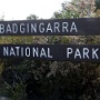 Der Badgingarra-Nationalpark ist ein Nationalpark im Südwesten des australischen Bundesstaates Western Australia, 166 km nördlich von Perth am Brand Highway.<br /><br />Der Park ist 13.108 ha groß und besteht aus hochgelegenem Felsstufenland und niedrigem, sandigem Hügelland. Er ist bekannt für die Vielfalt seiner Wildblumen. Der Mullering Brook durchzieht den Nationalpark und bildet einen Sumpf.<br />Vor dem Schild gestanden am 14.3.2009 um 9:18