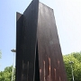 Die Skulptur "Terminal" von Richard Serra war Wahrzeichen der Documenta in Kassel und wurde 1977 von der Stadt Bochum für 350.000 DM gekauft und 1979 an einer Kreuzung vor dem Hauptbahnhof Bochum aufgestellt.<br />Sieht noch genauso hässlich aus wie damals. Mittlerweile haben sich aber alle Bochumer daran gewöhnt. 