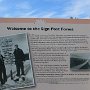 Die Stadt Watson Lake ist das "Tor zum Yukon River" am Alaska Highway im Südosten des Territoriums Yukon.<br /><br />Der Ort ist vor allem durch den Schilderwald Sign Post Forest bekannt, der 1942 von einem heimwehkranken Soldaten begonnen wurde. Heute umfasst er etwa 50.000 Straßen-, Orts- und andere Schilder von Touristen aus der ganzen Welt. Besucht am 21.5.1998