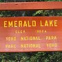 Emerald Lakes gibt es einige in Canada. Dieser ist in der Nähe von Banff.