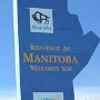 Manitoba ist die östlichste der Prärieprovinzen Kanadas. Sie grenzt im Westen an Saskatchewan, im Osten an Ontario, im Norden an Nunavut und im Süden an die US-Bundesstaaten North Dakota und Minnesota. Der Name leitet sich von dem Cree-Wort „Manitou bou“ („Der Engpass des Großen Geistes“) ab und bezieht sich auf den Manitoba-See, der in der Mitte nur knapp einen Kilometer breit ist.<br /><br />Beitritt zur Dominion of Canada am 15.7.1870