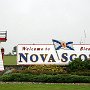 Nova Scotia ist eine an der Atlantikküste gelegene Provinz von Kanada, die zum größten Teil aus der gleichnamigen Halbinsel besteht. Die Hauptstadt ist Halifax.<br />Nova Scotia ist die zweitkleinste Provinz Kanadas nach Fläche. Kein Punkt in Neuschottland ist mehr als 56 km vom Meer entfernt. Bei einer Größe von 55.284 km² sind 96,5% Landmasse und 3,5% Wasser.<br /><br />Beitritt zur Dominion of Canada am 1.7.1867