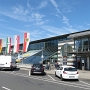 Der Flughafen Dortmund, eigener Name: Dortmund Airport 21, entwickelte sich in den letzten Jahren gemessen am Passagieraufkommen zum drittgrößten Verkehrsflughafen in Nordrhein-Westfalen.<br />Wow, toll, so groß.......