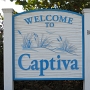 Captiva Island ist eine tropische Palmeninsel im Lee County im Südwesten Floridas. Ursprünglich war sie ein Teil der benachbarten Insel Sanibel, die nördlich davon liegt, aber ein Hurrikan schuf einen Kanal. Die einzigen Automobilverbindung nach Captiva sind der Sanibel Causeway und die Sanibel-Captiva Road.<br /><br />Besucht am 26.11.1993 - 3.11.2004 - 27.1.2015