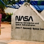 Das John F. Kennedy Space Center (KSC) ist der Weltraumbahnhof der NASA am Cape Canaveral auf Merritt Island, Florida. Von hier aus starten alle bemannten Missionen der USA.<br /><br />Besucht am 24.12.1991 - 31.5.2000<br />Das Bild ist vom 22.1.1993 - da war aber schon geschlossen