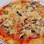 5.7.2016<br />Pizza Regina (natürlich wieder mit Schinken und Pilzen) bei Perli's Pasta Mia in Quedlinburg/Sachsen-Anhalt. War ok - muss aber nicht nochmal sein....<br />