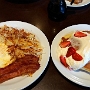13.6.2017<br />Strawberries & Cream Pancake Breakfast bei Denny's in Vancouver<br />Two new fluffy buttermilk pancakes filled with white chocolate chips, topped with vanilla cream and fresh strawberries. Served with two eggs, hash browns and bacon. 11,59 CAD
