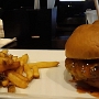 18.9.2019<br />Hickory Bourbon Bacon Burger im Ruby Tuesday in Philadelphia<br />Cheddar cheese, applewood smoked bacon, hickory bourbon bacon sauce. and RT Burger Sauce.<br />10,99 $