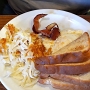 01.01.2020<br />55+ Starter bei Denny's in Coconut Grove/FL<br />An egg with one bacon strip or one sausage link. Served with hash browns and toast<br />5,99 $