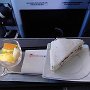 Flug Air Berlin AB 7000  Düsseldorf - Miami<br />Triangle Sandwich belegt mit Putenbrust, Kräuterfrischkäse, Tomate und Rucola