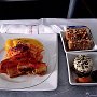 Flug Air Berlin AB 7000  Düsseldorf - Miami<br />Scheiben vom Hähnchen Cajun mit Punjabi Salat und Mango-Chili Salsa