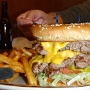 22.5.2012 - Double Cheeseburger bei Denny's in Salem/Oregon. Wir haben weder Fish noch Burger aufgegessen und das Lokal schnellstens verlassen....