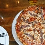 28.5.2012 - Pizza Anchovi in der Wild West Pizzeria in West Yellowstone/Montana