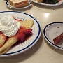 12.6.2013 - Strawberry Crepe mit Bacon bei Bob Evans irgendwo in Maryland