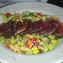 7.2.2008 - Ahi Tuna chopped Salad im Outback Steakhouse in Kihei/Maui. Ein halbroher Thunfisch, mal was anderes....