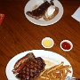 2.2.2011 - Rib Eye mit Lobster Tail und New York Steak im Outback Steakhouse in Orlando.