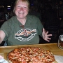 30.5.2012 - 16 inch Pizza in der Wild West Pizzeria in West Yellowstone/Montana. Eine für 2 Personen.....