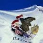 Weisse Flagge mit dem Namen Illinois und dem Siegel des Staates.