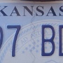 Kansas leitet sich ab von dem Wort Kansa und bedeutet in der Sprache der Sioux „Volk des Südwinds“. Kansas hat den Beinamen „Sunflower State“