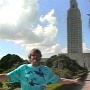 Das Art Deco Capitol in Baton Rouge ist mit 34 Stockwerken das höchste der Vereinigten Staaten. Eröffnet am 16.5.1932.<br />Das Capitol hat die Form einer Kerze. In der kleinen Kuppel leuchtet ein Licht, das es nachts wie eine Laterne aussehen lässt.<br />Das 1849 erbaute alte Capitol steht auch noch und ist zu besichtigen.<br /><br />Besucht am 25.5.2000<br />Volker's 24. besuchtes Capitol