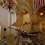 Dieses Schiff wurde 1987 zur 200-Jahr-Feier der amerikanischen Verfassung erbaut. Das Original wurde 1788 zu den Feierlichkeiten eben dieser Verfassung hergestellt.
