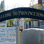 Provincetown ist eine Stadt an der Spitze von Cape Cod.  Die Stadt wird „P'town" genannt und war bis Ende des 19. Jahrhunderts ein Schwerpunkt der Fischerei- und Walfangindustrie. Heute ist Provincetown für seine Strände, den natürlichen Hafen, die in der Stadt lebenden Künstler und vor allem als Tourismusziel bekannt. <br />Besucht am 16.9.1997 und am 1.6.2013