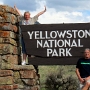 Der Park liegt zwar hauptsächlich in Wyoming, der Nord- und Westeingang aber in Montana. Dieses Schild steht nördlich des Westeinganges :-)<br /><br />Besucht vom 24.-27.7.1994 und vom 28.5.-3.6.2012