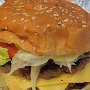 Double Double mit Mayo, Lettuce, Tomato, Ketchup und Bacon bei Five Guys