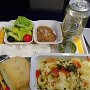 Abschluß im Flugzeug, Lufthansa servierte neutral schmeckende Pasta - immerhin mit nem kostenlosen Bier. Das wars rein kulinarisch......