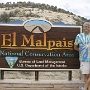 Das El Malpais National Monument ist ein unter der Verwaltung des National Park Service sowie dem Bureau of Land Management stehendes Nationalmonument der Vereinigten Staaten von Amerika, das im nordwestlichen Teil des US-Bundesstaates New Mexico ein Gebiet mit erloschenen Vulkanen und erkalteten Lavafeldern schützt. Der Name El Malpais (deutsch "schlechtes Land") zielt auf das durch zerklüftete Lavaströme entstandene Landschaftsbild des Parks.<br /><br />Das El-Malpais-Nationalmonument liegt südlich der neumexikanischen Kleinstadt Grants zwischen den Indianerreservaten Acoma und Zuni und verfügt über keinen zentralen Eingang. Zugänge zu den Sehenswürdigkeiten des Monuments sind über Nebenstraßen und insbesondere über den Highway 117 möglich, an dem auch eine Rangerstation liegt. Unweit dieser befindet sich der Aussichtspunkt Sandstome Bluffs, der auf der Ostseite des Monuments den besten Ausblick auf das weite Lavafeld und das gegenüber verlaufende Zuni-Gebirge erlaubt.<br /><br />Besucht am 24.5.2008