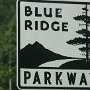 Der Blue Ridge Parkway ist eine Straße, die längs der Blue Ridge Mountains, einem Teil des Appalachen-Gebirgszugs in den Vereinigten Staaten von Amerika, durch die Bundesstaaten Virginia und North Carolina führt. Sie ist Teil des National Park Systems.<br /><br />Der Bau der Straße begann 1935 im Rahmen von Arbeitsbeschaffungsprogrammen des New Deal. Die Straße ist als Aussichtsstraße für touristische Zwecke mit vielen Halte- bzw. Aussichtspunkten konzipiert. Sie ist für gewerblichen Kraftverkehr gesperrt und allgemein mit einer Geschwindigkeitsbegrenzung von 45 mph versehen. Wegen der kurvenreichen aber eleganten Straßenführung, der Höhenunterschiede (höchster Punkt bei 2.069 m), der unberührten Natur und landschaftlich reizvollen Aussichten wird sie jährlich von mehreren Millionen Besuchern befahren, darunter vielen Motorradfahrern.