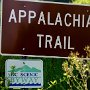 Der Appalachian Trail ist mit etwa 3440 km einer der längsten Fernwanderwege der Welt. Er befindet sich in den USA und führt von Georgia nach Maine. Die Appalachen zählen zu den ältesten Gebirgen der Erde und weisen Höhen von bis zu 2037 m auf (Mount Mitchell). 