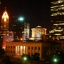 Blick auf's Capitol und Downtown Columbus, vom Hyatt at Capitol Square aus gesehen. Nachts mit Beleuchtung