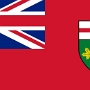 Die Flagge von Ontario wurde am 21. Mai 1965 von der Provinz Ontario zur offiziellen Flagge erklärt. Die Flagge ist eine abgewandelte Red Ensign, mit der Union Flag im Gösch und dem Wappen von Ontario im Flugteil.<br /><br />Vor 1965 wehte die kanadische Red Ensign auf den Regierungsgebäuden und dem Parlament. In diesem Jahr beschloss die Bundesregierung nach langwierigen Debatten, das Red Ensign durch die heutige kanadische Nationalflagge zu ersetzen. Dieser Beschluss stieß vor allem in der ländlichen Bevölkerung Ontarios, der Wählerbasis der Progressive Conservative Party of Ontario von Premierminister John Robarts, auf Ablehnung.<br /><br />Robarts schlug vor, Ontario solle eine eigene Flagge einführen. Diese sollte wie die alte Nationalflagge eine Red Ensign sein, mit dem Wappen Ontarios anstelle des kanadischen Staatswappens. Robarts hatte persönlich keine Einwände gegen die neue Nationalflagge, doch betrachtete er die Red Ensign als wichtiges Symbol des britischen Erbes von Ontario.<br /><br />Sowohl die Ontario Liberal Party als auch die Ontario New Democratic Party unterstützten den Vorschlag, da sie nicht noch eine weitere langwierige Flaggendebatte wünschten. Die Legislativversammlung von Ontario nahm am 17. März 1965 die neue Flagge mit nur zwei Gegenstimmen an.