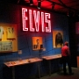 Elvis - eine Ausstellung und ein exklusiver Film (14 Minuten), erstellt in Zusammenarbeit mit Elvis Presley Enterprises.