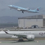 Qatar Airways - Airbus A350-1041 - A7-ANA<br />Korean Air - Airbus A330-223 - HL8278<br />SFO - SkyTerrace - 15.5.2022 - 2:09 PM