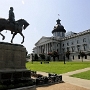 State House Columbia mit der bronzene Reiterstatue von Wade Hampton. Hampton war ein konföderierter Kavallerieoffizier, der nach dem Wiederaufbau der erste Gouverneur von South Carolina wurde