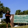 Fort Moultrie war ein Fort der U.S. Küstenverteidigung und liegt auf Sullivan's Island am Hafeneingang nach Charleston. Aufgabe des Forts war es, in Zusammenwirken mit Fort Sumter, Castle Pinckney und Fort Johnson (von diesem ist nichts mehr vorhanden) die Einfahrt nach Charleston zwischen den Inseln Morris Island und Sullivan's Island abzuriegeln.<br /><br />1947 außer Dienst gestellt, wurde es von der US Army an den Staat South Carolina und von diesem 1960 der Bundesregierung zurückgegeben, um es als Gedenkstätte zu betreiben. Es wird vom National Park Service als Teil von Fort Sumter National Monument verwaltet. Besucht am 9.8.2009