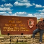 Der Nationalpark wurde 1903 unter US-Präsident Theodore Roosevelt als siebter Nationalpark in den Vereinigten Staaten eröffnet. Die Wind Cave ist die weltweit erste Höhle, die zum Nationalpark ernannt wurde. Weiter westlich liegt eine weitere große Höhle, die Jewel Cave.<br /><br />An der Oberfläche ist eine der letzten Prärien erhalten geblieben, die eine natürliche Heimat für Bison, Wapiti-Hirsch, Pronghorn-Antilope und Prairie Dog ist.<br /><br />Besucht am 1.8.2006 und am 21.5.2014