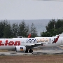 Thai Lion Air - Boeing 737-8GP - HS-LUY "Bookcabin.com" Sticker<br />HKT - 21.3.2023 - Louis' Runway View Hotel Zimmer 403 - 18:59