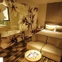 Crowne Plaza Hotel Changi Airport - Singapore<br />04.3.2009 - 90,91 €<br />15.+16.3.2009 - 184,82 € für 2 Nächte<br />Sehr schön eingerichtetes Zimmer - für 2 Personen wg. des gläsernen Bades eher ungeeignet. Ausser man lässt sich gerne beim Kacken zusehen.....