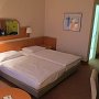 Zimmer über die Hotelwebseite gebucht, Tarif Park, Sleep & Fly.<br />115 € für 1 Übernachtung und 21 Tage frei parken - Zusatztag 9 €.