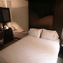 W Hotel New York<br />winziges Zimmer, aber wenn man Schiffskabinen kennt groß genug. Die in Kritiken oft erwähnte laute Klimaanlage durch eine neue, leise, ersetzt worden.
